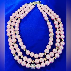 Pink necklace-reposhing